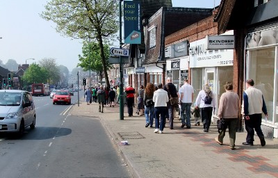 Walking along Mansfiled Road